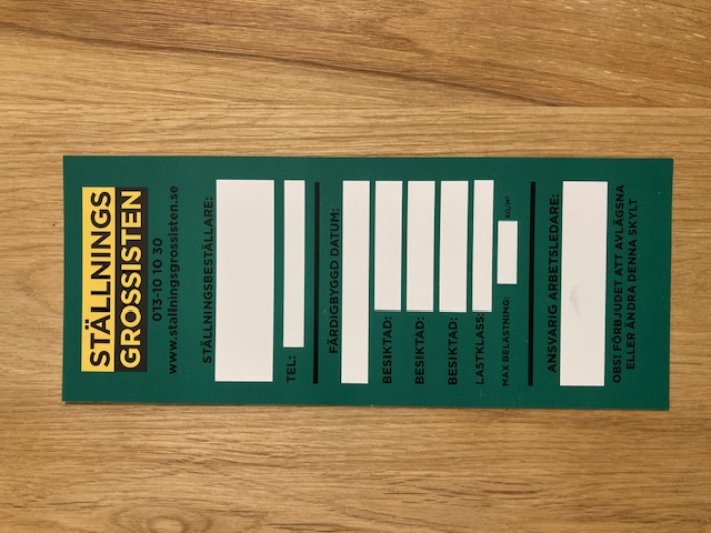 Grön skylt för ställningsbyggnation